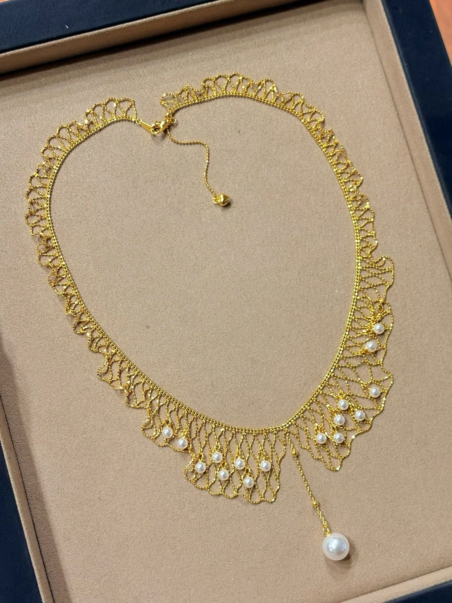 Lace Pearl Necklace for Women S925 Sterling Silver Thick Gold-Plated V-Shaped Wave Swarovski Pearl Necklace Italian Craftsmanship — Colour 1